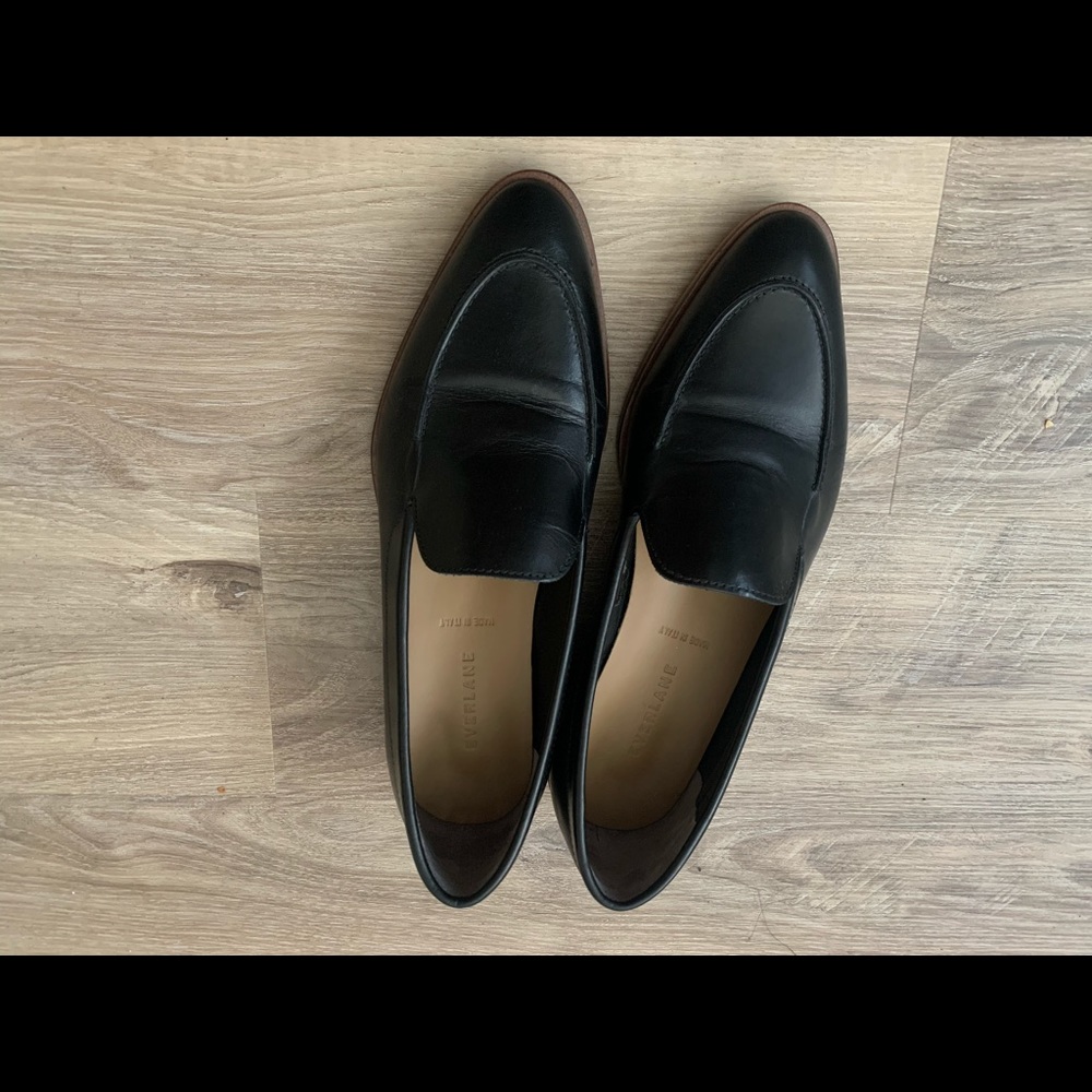 Everlane loafer! Very new in size 8.5 (runs small, I usually wear 7.5)
